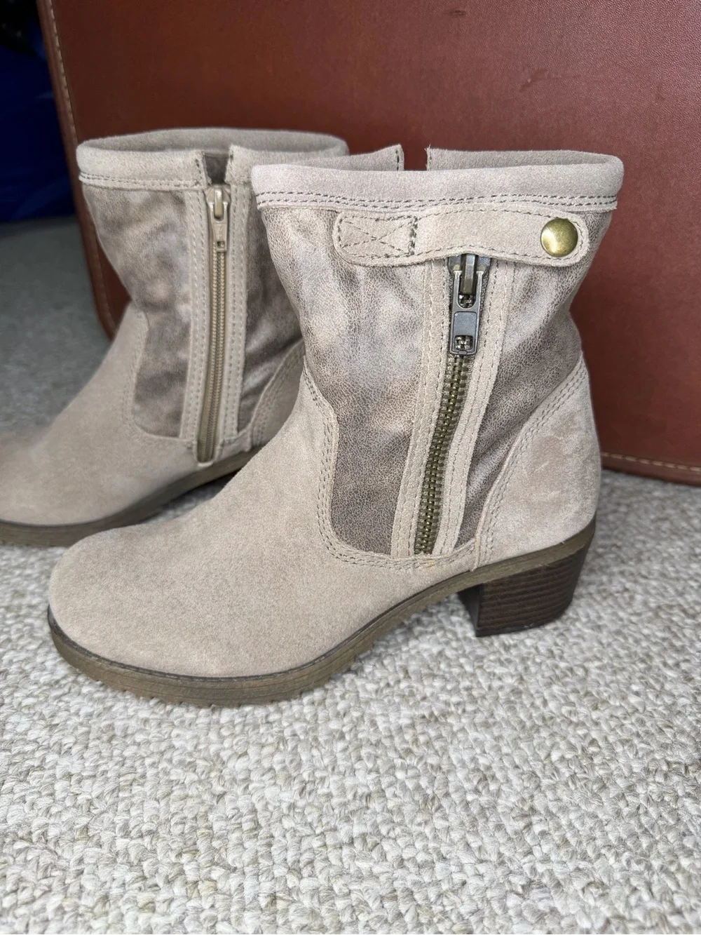 Naturalizer side zip leather boots